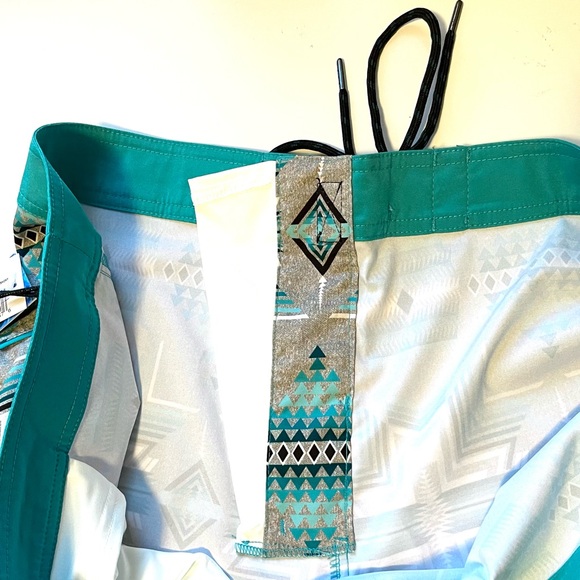 NWT Rock & Roll Denim 7" Board Shorts - Turquoise Southwest Pattern - Size XXL - Picture 5 of 8